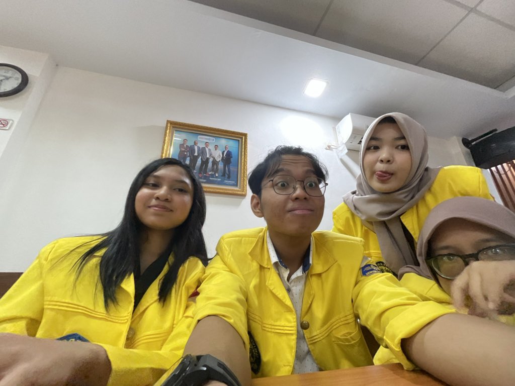 duykuduy's tweet photo. Seneng bgt bisa COMPANY VISIT sama MEREKA 😚🥰😇 #MashaAllah #bersyukur #bff #lflfl #moots https://t.co/BYrBqYhTxS