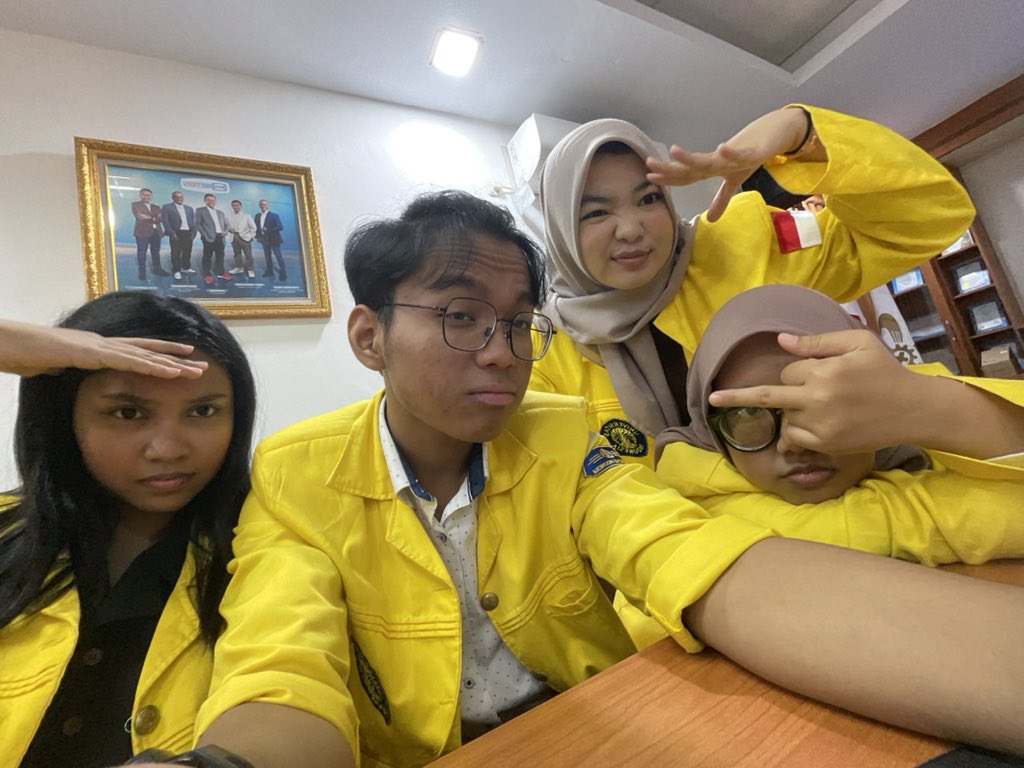 duykuduy's tweet photo. Seneng bgt bisa COMPANY VISIT sama MEREKA 😚🥰😇 #MashaAllah #bersyukur #bff #lflfl #moots https://t.co/BYrBqYhTxS