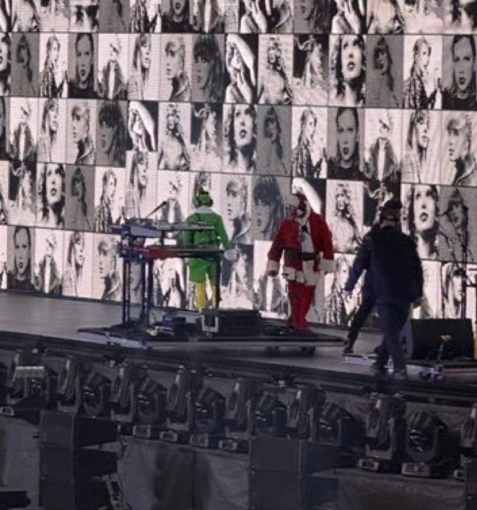 TSUpdating's tweet photo. 🚨| Santa and an Elf are part of the filming crew! https://t.co/Jt08jjfS4H