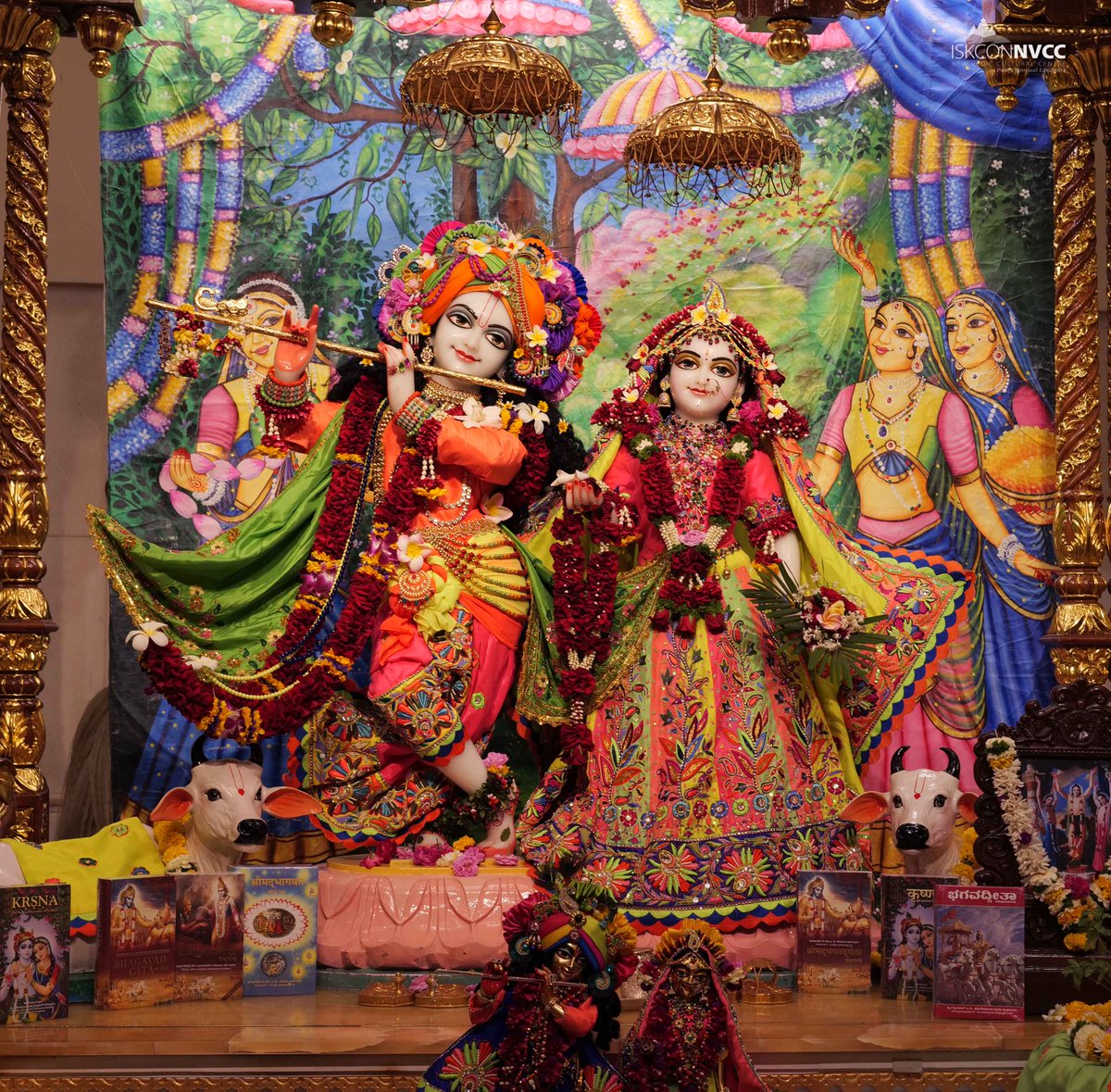 ISKCONPune's tweet photo. 🙏🏽Today's Darshan 📿 🗓09-12-2024🙏
🌷Sri Sri Radhavrindavanchandra🌷
🚩@ISKCONNVCCPune🚩
.
.
#ISKCONNVCC #ISKCONPune #ISKCONNVCCPune #ISKCON #9thdecember #9thdecember2024 #Monday #Harinaamsankirtan #Radheshyamdas #Radheradhe #Sankirtan #Kirtan #Vrindavan #Mayapur #Prabhupada https://t.co/NtNw4sTDaR