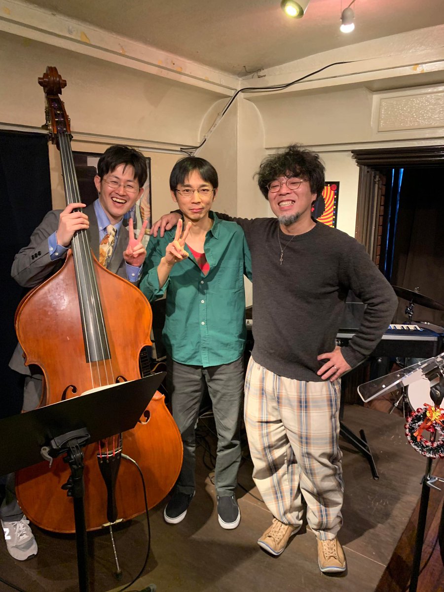 FunKeyMisao's tweet image. 最近Twitterを更新していなさすぎて投稿方法に1分ほど悩みました（笑）

三宮UGOさんにて、自身のトリオバンド　#JazzSpeculaTrio での初ワンマンライブandセッションをさせていただきました。
最高に楽しい時間でした。
来年に向けてさらパワーアップして精進していきます！