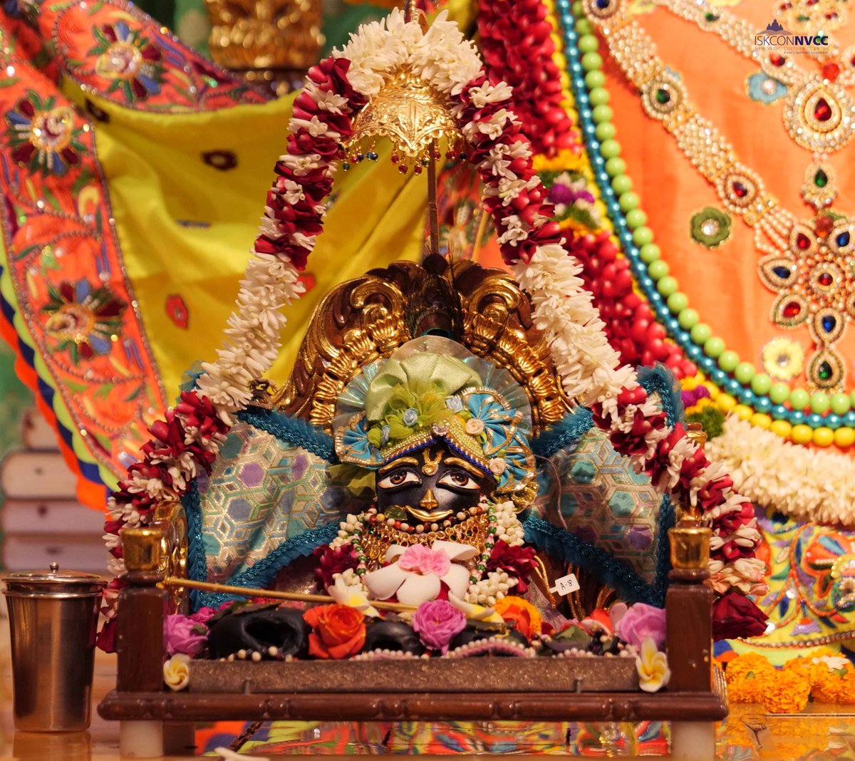 ISKCONPune's tweet photo. 🙏🏽Today's Darshan 📿 🗓09-12-2024🙏
🌷Sri Sri Jagannath Baldev Subhadra🌷
🚩@ISKCONNVCCPune🚩
.
.
#ISKCONNVCC #ISKCONPune #ISKCONNVCCPune #ISKCON #9thdecember #9thdecember2024 #Monday #Harinaamsankirtan #Radheshyamdas #Radheradhe #Sankirtan #Kirtan #Vrindavan #Mayapur #Prabhupada https://t.co/A1qvGnIqul
