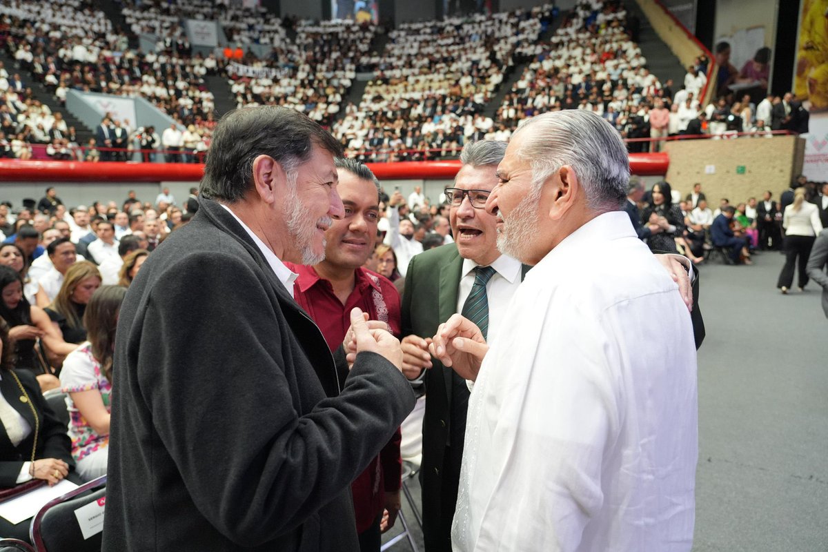 EliudTapia's tweet photo. En manos de estos 4 sujetos está la Constitución Política de México. https://t.co/IsxWVjbHWP