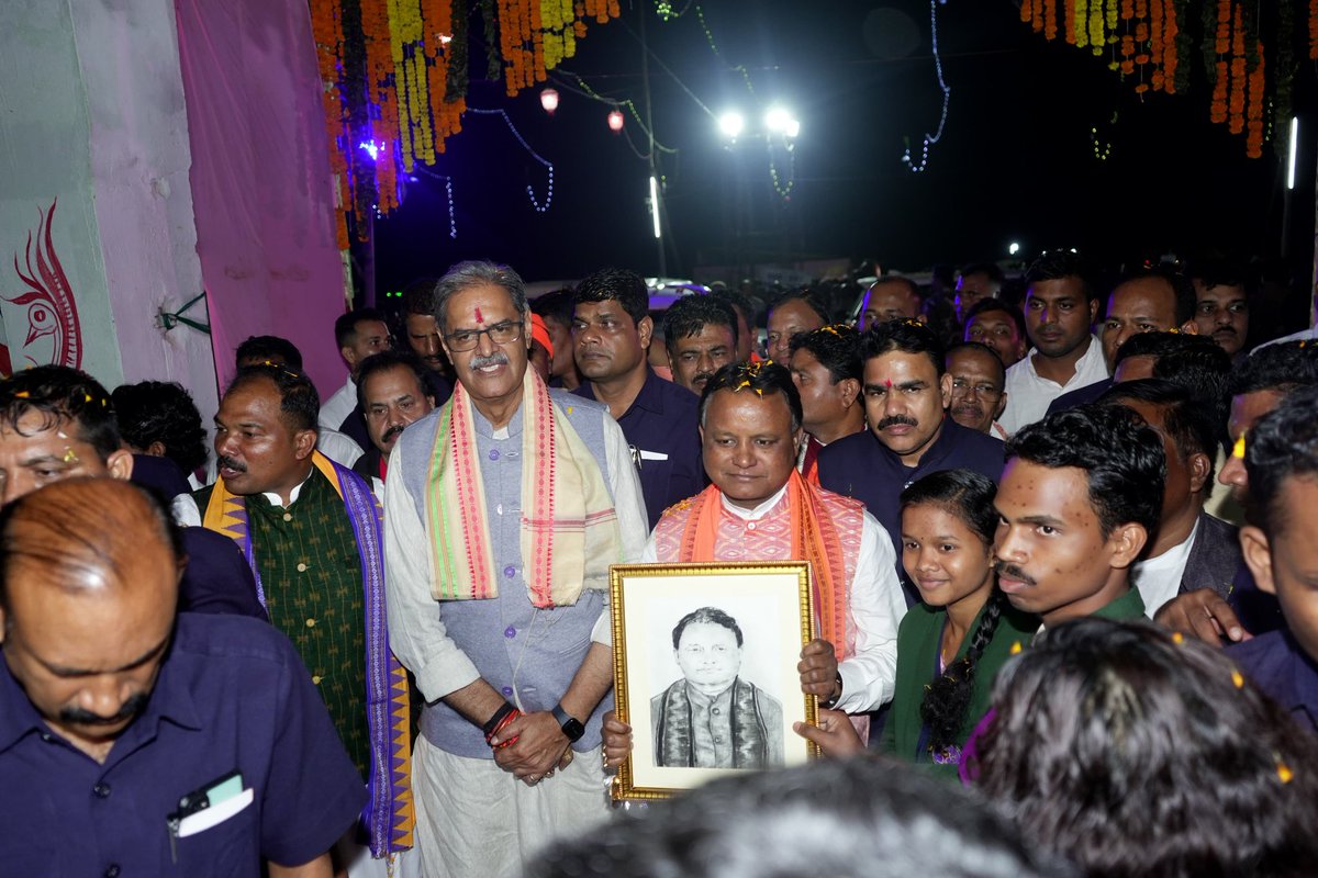 DDNewsOdia's tweet photo. ନବରଙ୍ଗପୁର ଜିଲ୍ଲାର ମହୋତ୍ସବ ମଣ୍ଡେଇ ୨୦୨୪ ଅବସରରେ ଜିଲ୍ଲାବାସୀଙ୍କୁ ମୁଖ୍ୟମନ୍ତ୍ରୀ @MohanMOdisha ଉଦବୋଧନ ଦେଇଛନ୍ତି । ୩ ଦିନ ଧରି ଚାଲିଥିବା ଏହି ମହୋତ୍ସବର ଉଦଯାପନୀ ଦିବସରେ ମୁଖ୍ୟମନ୍ତ୍ରୀ ଜିଲ୍ଲାର ବିକାଶ ପାଇଁ ୪୬୦ କୋଟି ଟଙ୍କାରୁ ଅଧିକ ମୂଲ୍ୟର ୨୬୧ଟି ପ୍ରକଳ୍ପର ଉଦଘାଟନ ଓ ଭିତ୍ତିପ୍ରସ୍ତର ସ୍ଥାପନ କରିଛନ୍ତି ।  #Mandei https://t.co/oGhtKOO3PD
