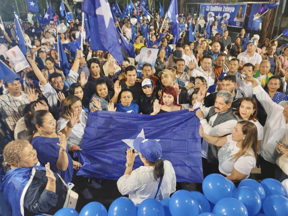 🚫🪜 Hoy FIRMÉ un pacto con la Base y Estructura de la Macro 2 de Comayagüela:

Quienes luchan día a día (La Base) van a liderar junto a mí el cambio para la Capital desde la Alcaldía.

Qué equipazo. Sin duda alguna en 90 días vamos a ganar porque nuestra intención es genuina: