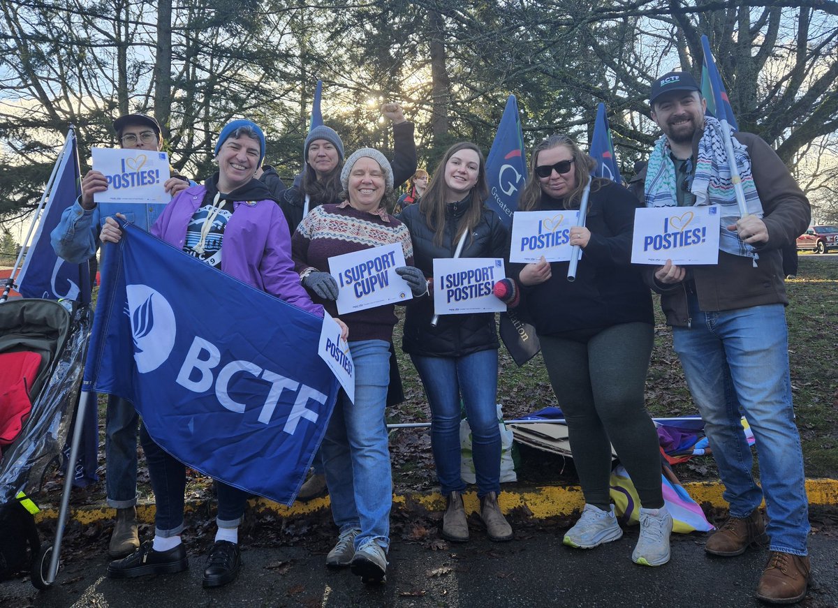 The <a href="/bctf/">BC Teachers’ Federation</a> and <a href="/gvta/">Victoria Teachers</a> stand in solidarity with <a href="/cupw/">CUPW</a>
#solidarity #unionstrong💪
<a href="/VLC_BC/">VictoriaLabour.ca</a>