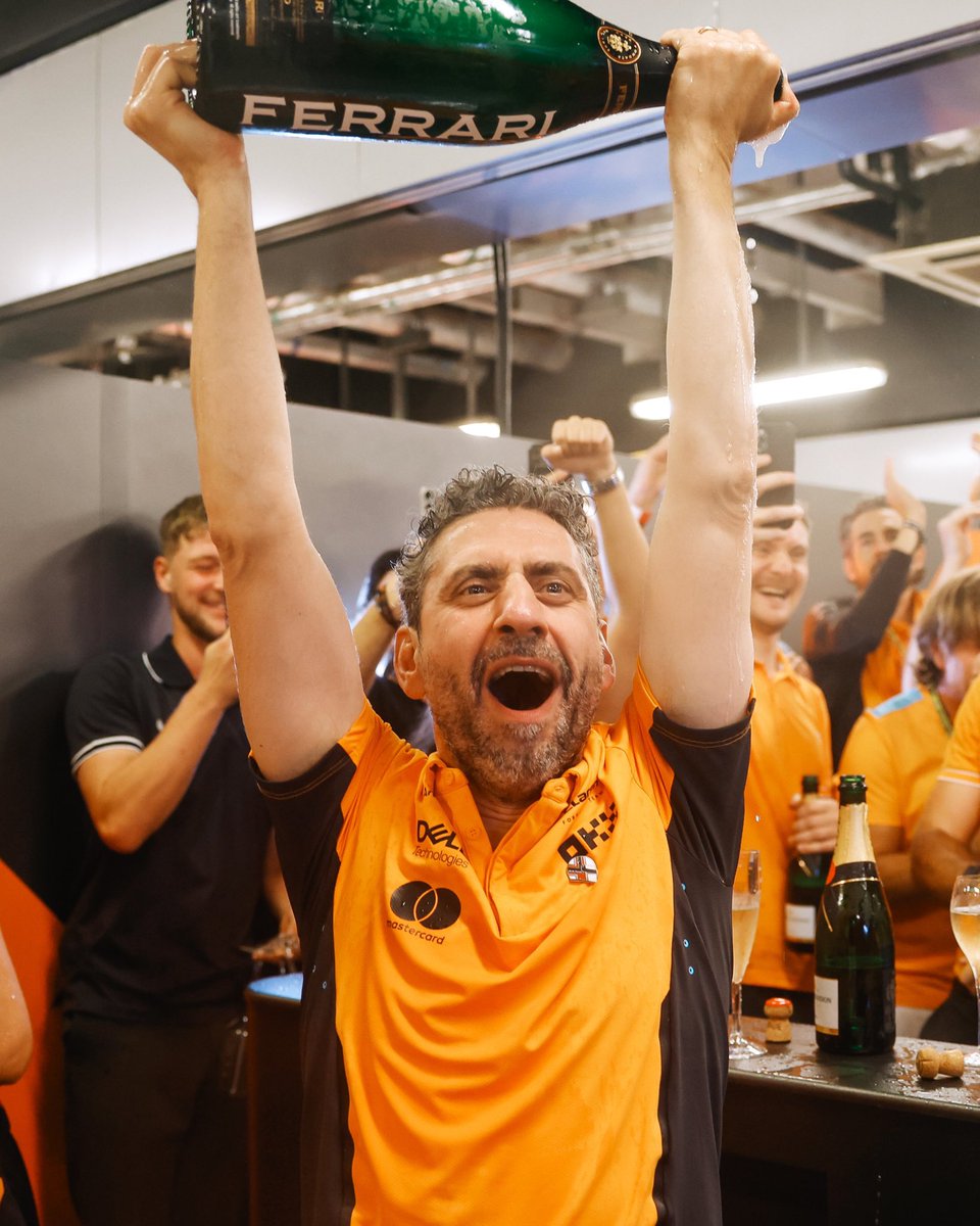 missdeesaster's tweet image. party like you’re #andreastellativubbì 🧡

(©️ @McLarenF1 )
