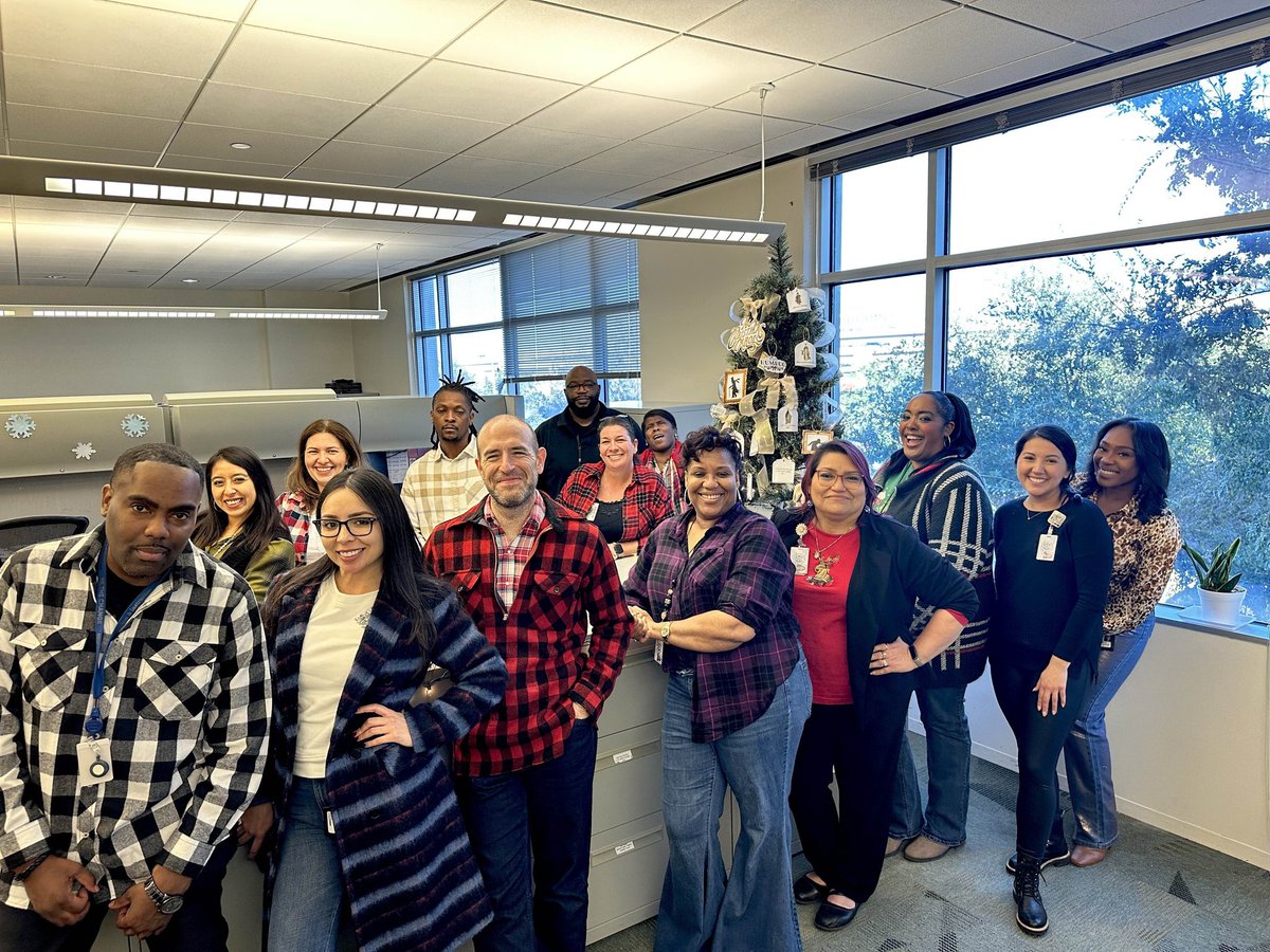 AdigunLaSondra's tweet photo. @TeamHISD our @HISD_ELARSS_CPD coordinators rocked Flannel Friday! We are fully in the holiday spirit as we wrap our fall semester. Continue to reach out to us for all your literacy (RLA/ELA) &amp; social studies needs. We are here for you, &amp; continue to be in the work with you! 📚🌎 https://t.co/Xa6r46HvZG