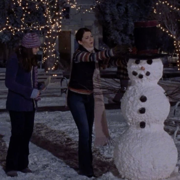 thinkergilmore's tweet photo. winter in stars hollow, gilmore girls https://t.co/PFt6VZWSZK