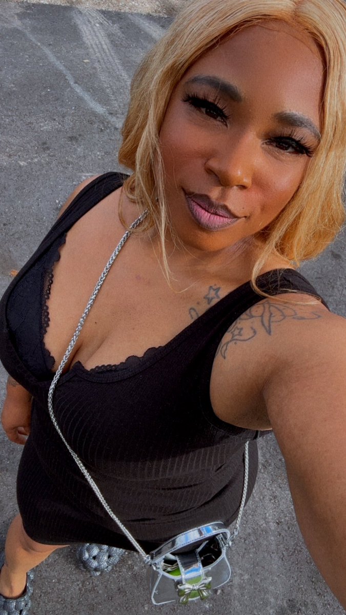 Lady_Loyal87's tweet photo. Hey hey hey 👋🏾 https://t.co/IowFeVTRqF