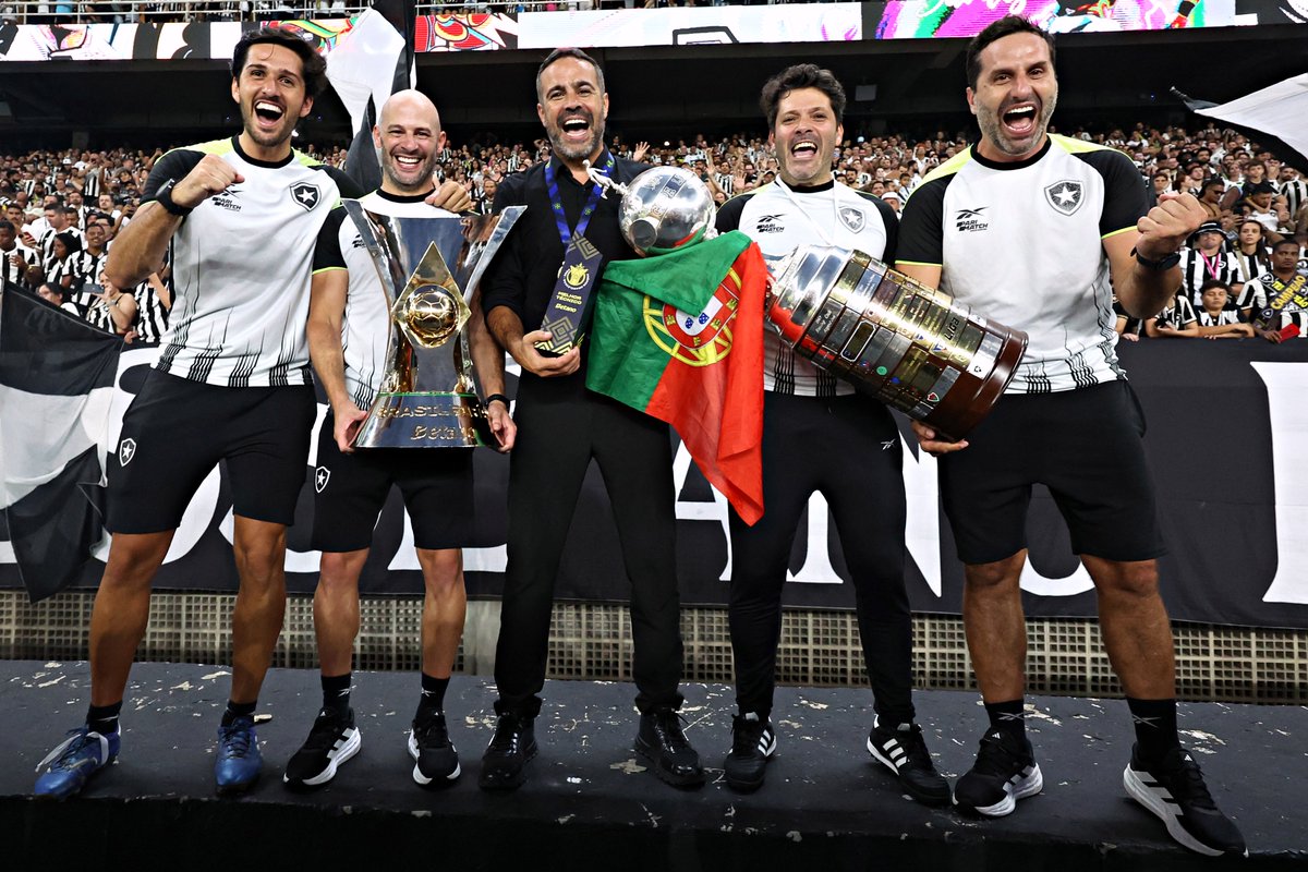 B24PT's tweet photo. Artur Jorge fez história. https://t.co/P7CUDCLIlG