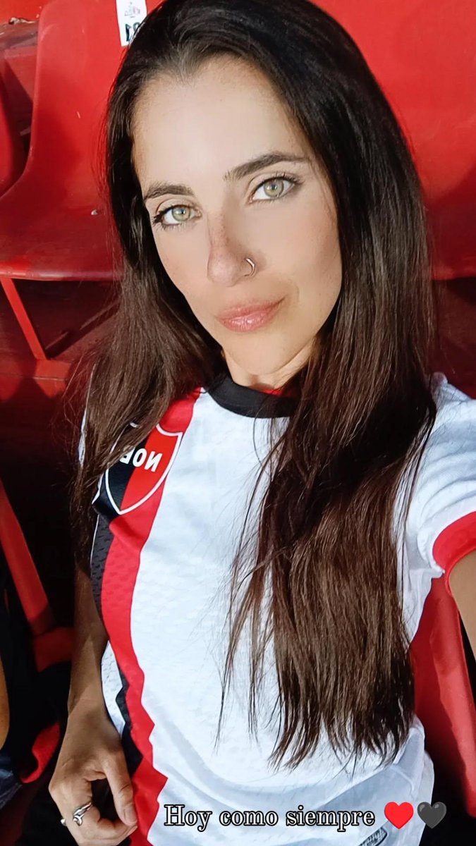NColosal's tweet photo. Hoy como siempre ♥️🖤 https://t.co/Z55GYL1IgI