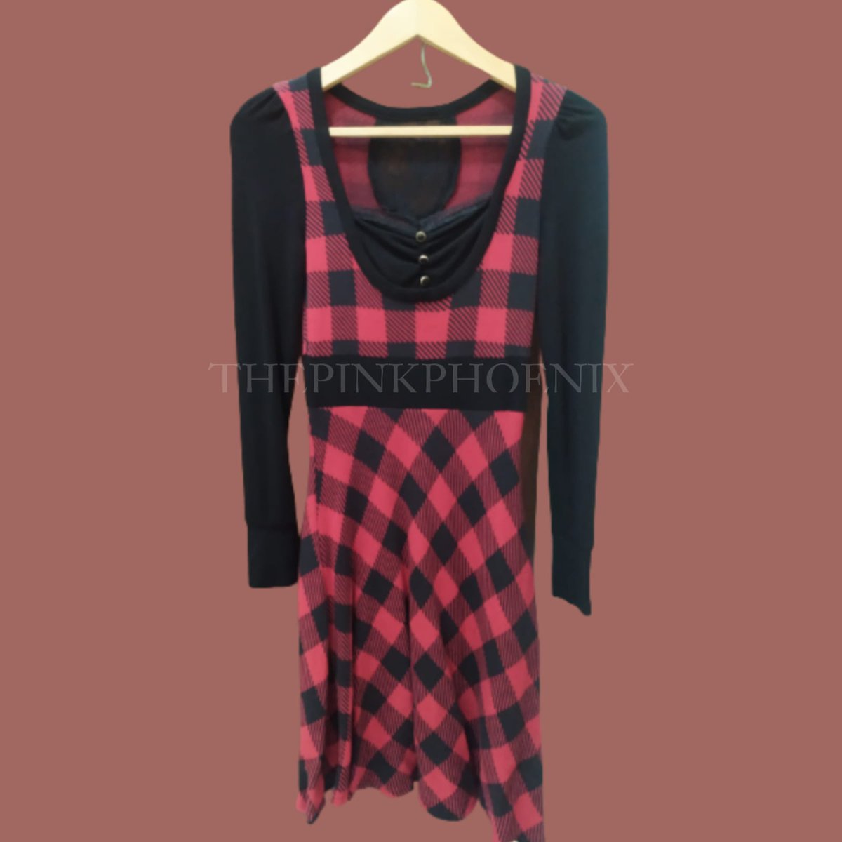 mortaliuf's tweet image. hai yang nyari dress aku ada masih mulus. yang coklat sm item putih masih baru yg lain cuma dipake beberapa jam buat konten aja. ayo take 🥹