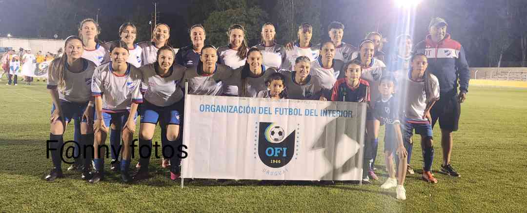 FannyRuetalo's tweet photo. 22a Copa Nacional de Fútbol Femenino "Rosa Albarenque" Categoría Absoluta  
EN JUEGO 
Anglo de Fray Bentos 🆚️
 @CNdeF_FLORIDA 
@AmilcarCaula 
@antoalanis_ 
@SportMania2015 https://t.co/yU7p5fHVaS