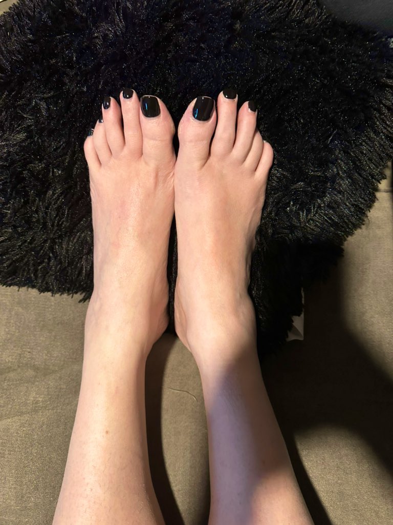 snuggletoe's tweet photo. Anyone looking for big feet custom content?? Subscribe to my OF at https://t.co/CZlBMIjSZD or DM me. 
#Onlyfans #footfetısh #Feet #feetworshi̇p https://t.co/VYhamQlEzQ