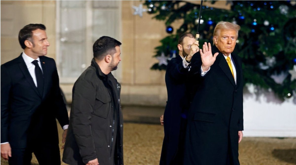 PvMethods's tweet image. So much can be said about this picture. I think, maybe im wrong, but the French president understands his place and Zelenskys knows his, an Elf. Trump is the real Santa Claus,America&apos;s Dominance continues... #trumpvisitsfrance #ZelenskyyWarHero 
#tobecontinued
#theworldswatching