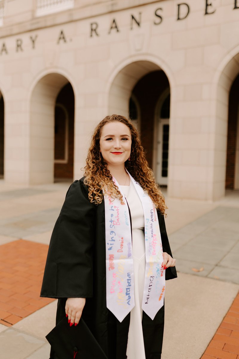 kayleesweatt's tweet photo. Officially a WKU Alumni 🎓 https://t.co/t7BAohddJn