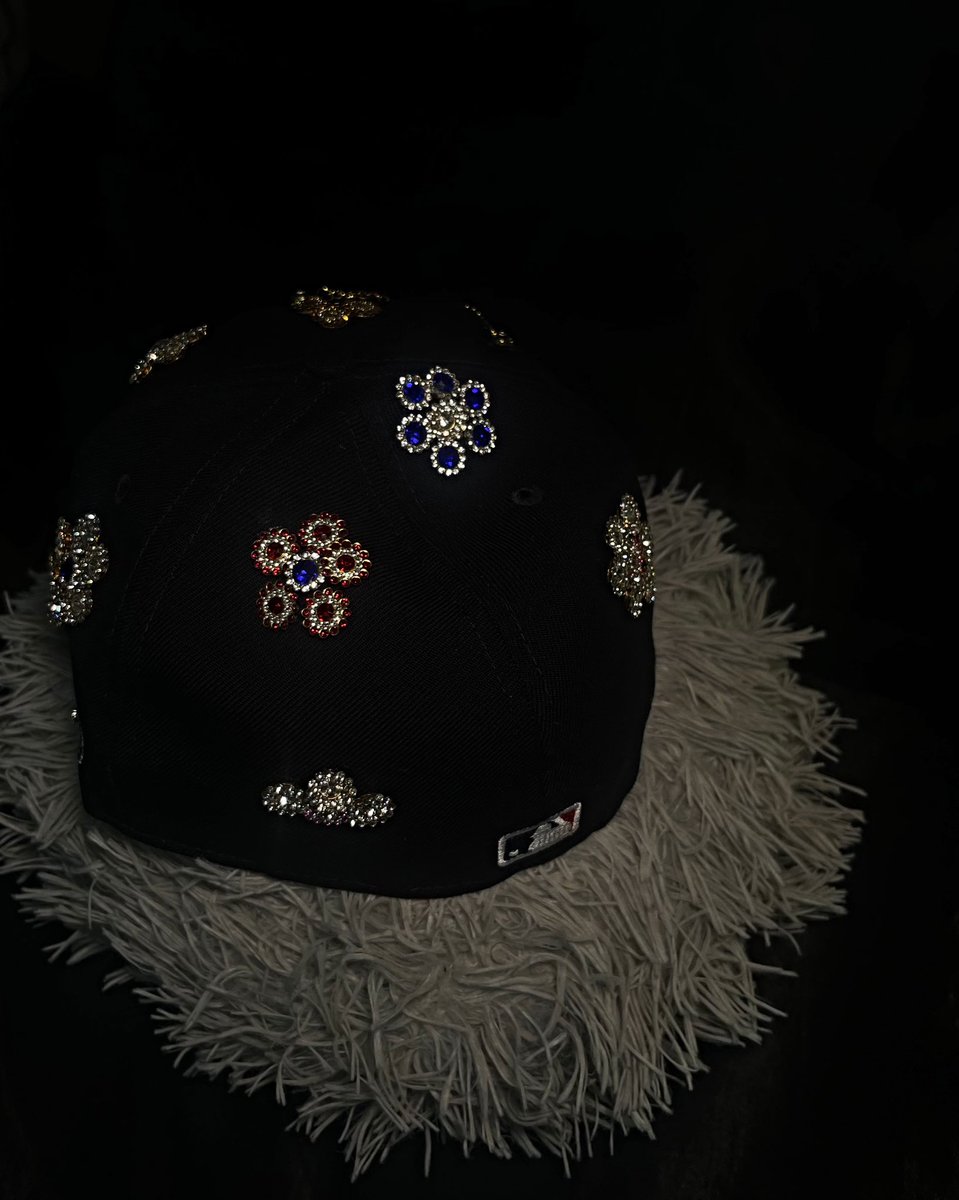 THEFLEXWAY__'s tweet image. Custom Boston fitted 🔥‼️ 1of1 

• instagram @THEFLEXWAY__ 📌

• all custom or question via DM / Email 📤 

#custommade #customhats #customfitted #1of1clothing #1of1 #fyp #4you #4youpage