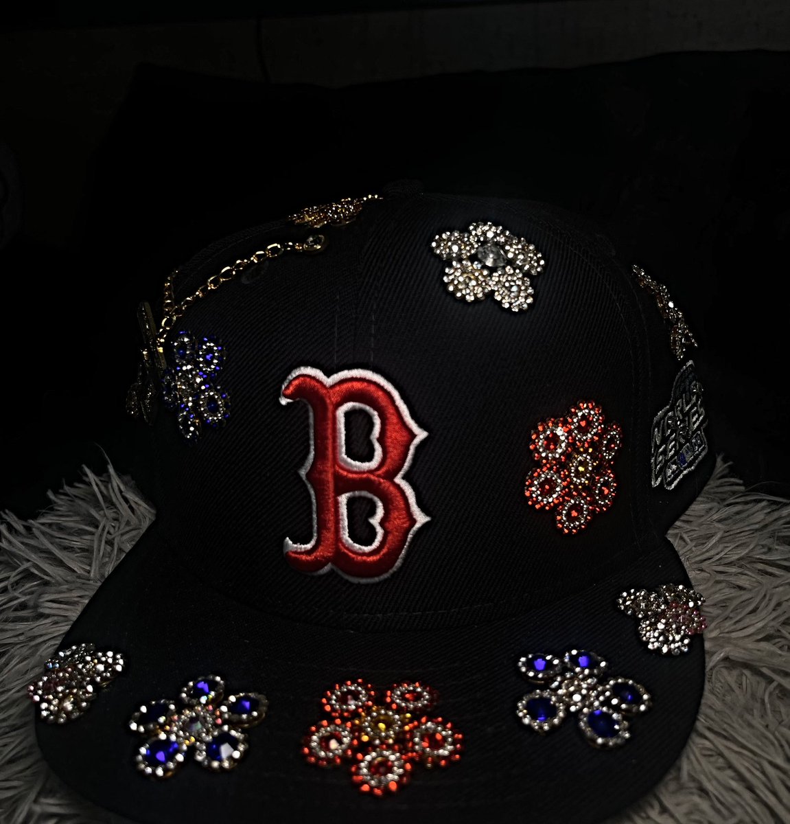 THEFLEXWAY__'s tweet image. Custom Boston fitted 🔥‼️ 1of1 

• instagram @THEFLEXWAY__ 📌

• all custom or question via DM / Email 📤 

#custommade #customhats #customfitted #1of1clothing #1of1 #fyp #4you #4youpage