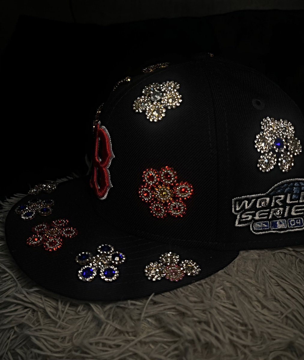 THEFLEXWAY__'s tweet image. Custom Boston fitted 🔥‼️ 1of1 

• instagram @THEFLEXWAY__ 📌

• all custom or question via DM / Email 📤 

#custommade #customhats #customfitted #1of1clothing #1of1 #fyp #4you #4youpage