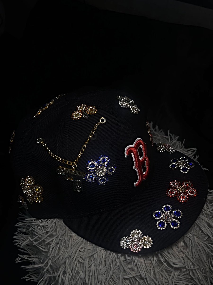 THEFLEXWAY__'s tweet image. Custom Boston fitted 🔥‼️ 1of1 

• instagram @THEFLEXWAY__ 📌

• all custom or question via DM / Email 📤 

#custommade #customhats #customfitted #1of1clothing #1of1 #fyp #4you #4youpage