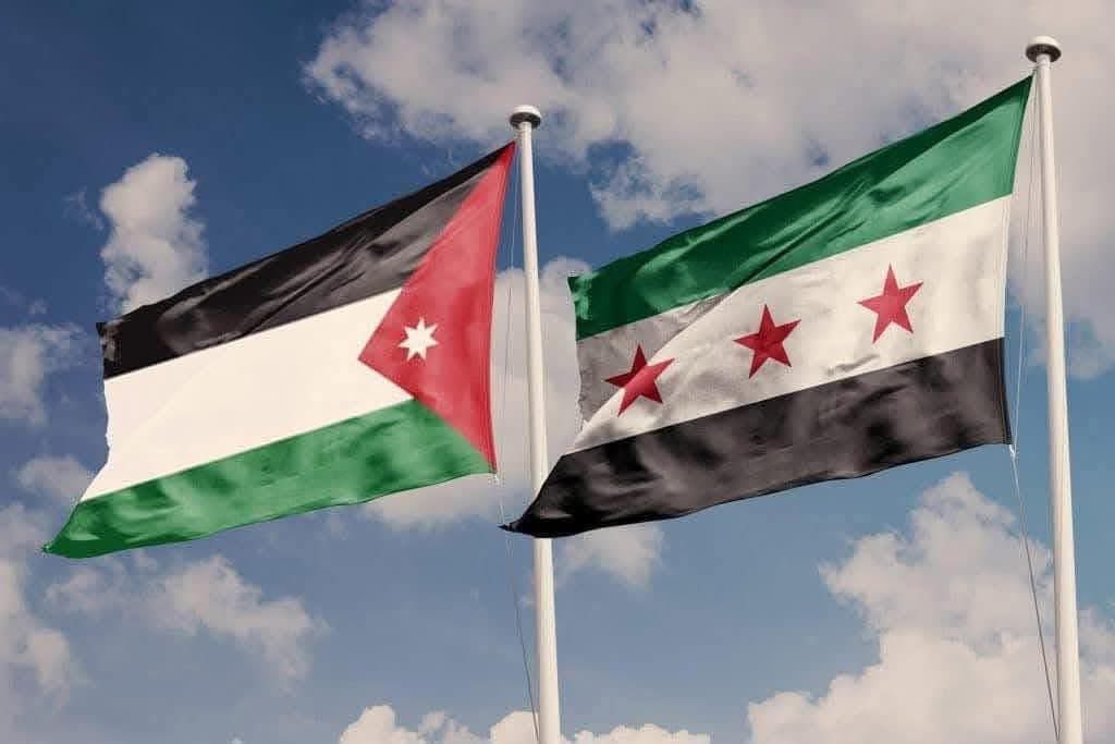 - من أردني ل السوري
إن بقيتم فأنتم أهل الدار وإن رحلتم زورونا و لا تقطعونا فالأمر اصبح بيننا صلة رحم و سامحوا من اخطأ بحقكم و احفظوا معروف من احسن اليكم واعلموا ان قست عليكم الدنيا هناك لا زال لكم دار هنا 🇯🇴