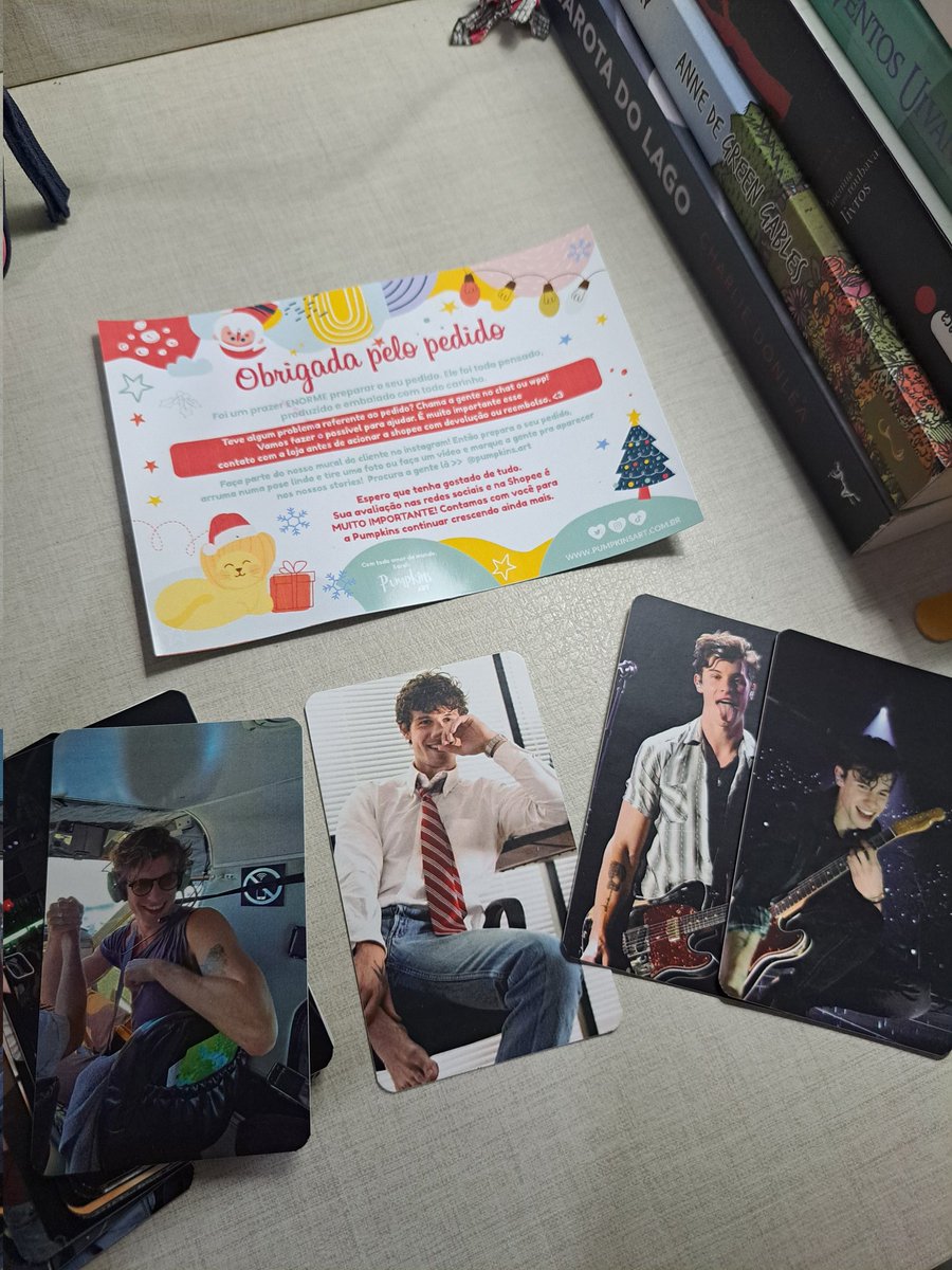 Cherryraah's tweet photo. meus photocards do shawn chegaram e eu simplesmente amei mto🥹, muito obrigada @pumpkinsart_ https://t.co/Tmzt3RLyXs
