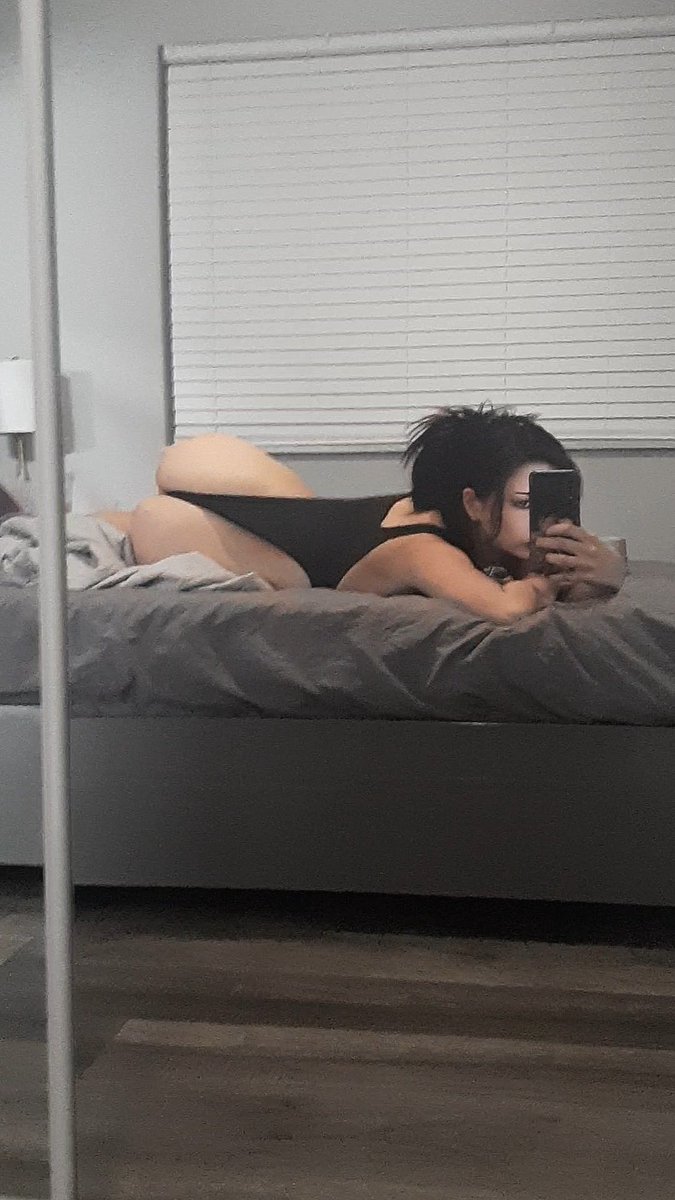 Walrus_simp's tweet photo. Trying to seduce this man tonight will this work? 👀 https://t.co/cyiaBlKZN7