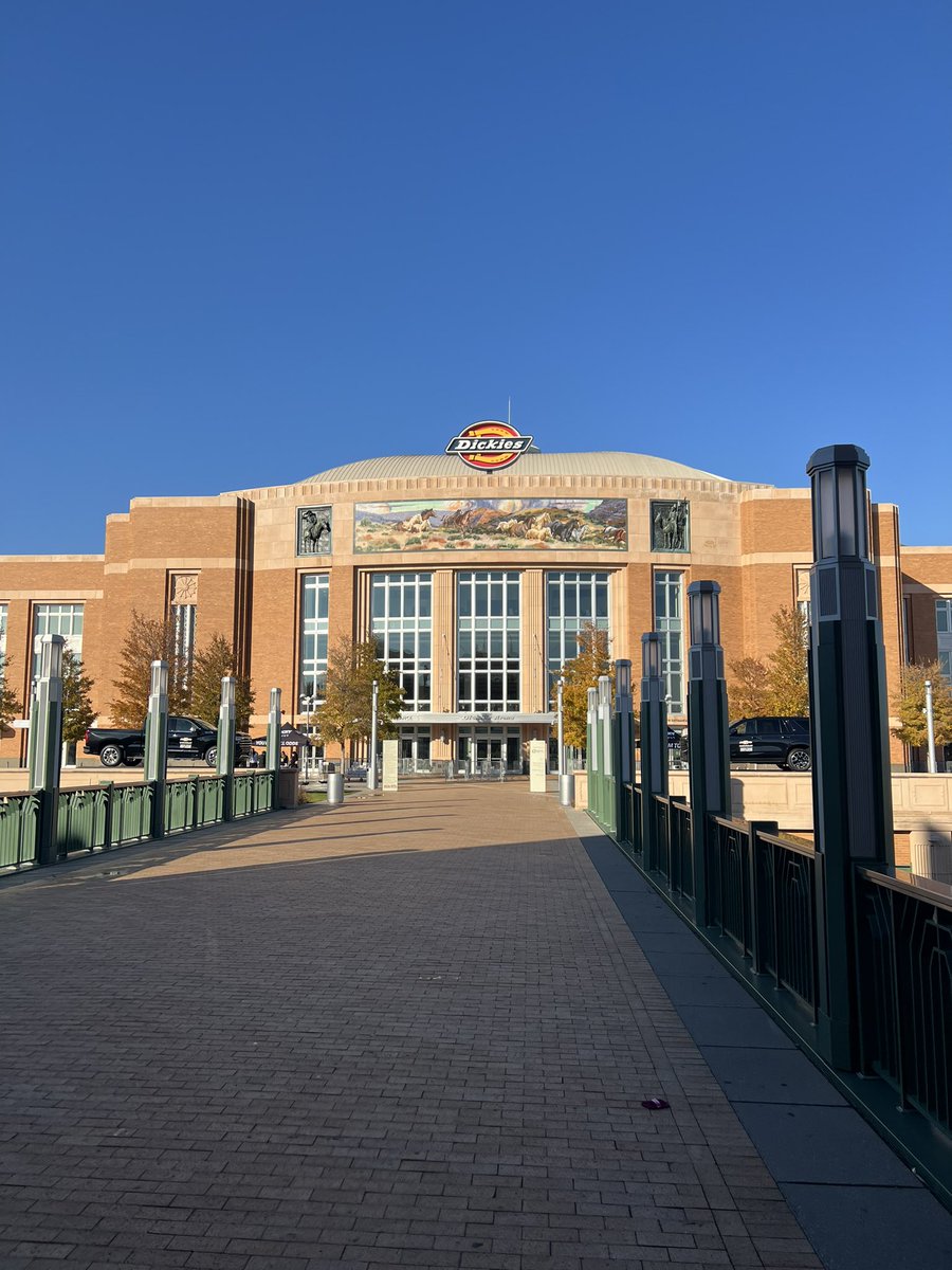 Big one tonight for <a href="/tcuwbb/">TCU Women’s Basketball</a>. The ninth-ranked Horned Frogs take on No. 3 <a href="/GamecockWBB/">South Carolina Women's Basketball</a>. Tip at 6 on <a href="/KTCUTheChoice/">KTCU 88.7 The Choice</a> or here: thevarsitynetwork.com/audioapplink/s… #GoFrogs
