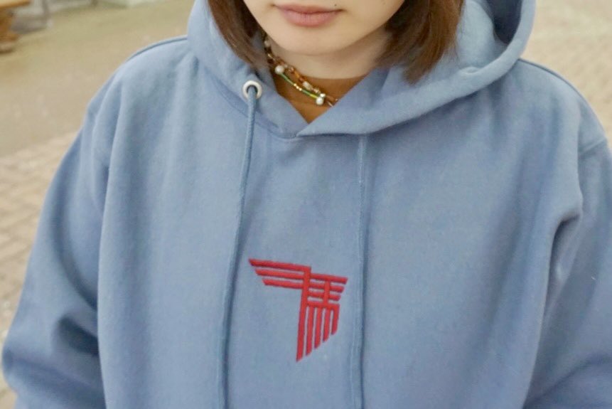 Mitsuuma_TV's tweet photo. ＼受注予約は今週末まで！／
⁡
裏起毛素材でばっちり防寒できる
三馬Sweat Parka #Saxe Blue  
⁡
スタッフが着てみました💃
163cm Mサイズ
⁡
ネイビーのKnit capと相性抜群です❄︎ https://t.co/QeiOl987nJ