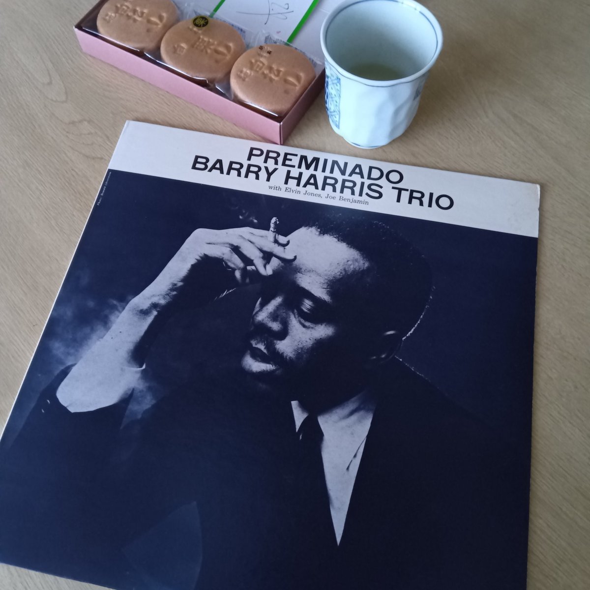 visionopt1's tweet image. #留萌　シベリアから西北西の強風9m　0℃
雨模様の表現って沢山あるのに
雪模様に関しては少ないような。　#BarryHarris
ジャケットはシュスタック作
#LawrenceShustak
沢山の名作あり
#jazz
#土田悦也