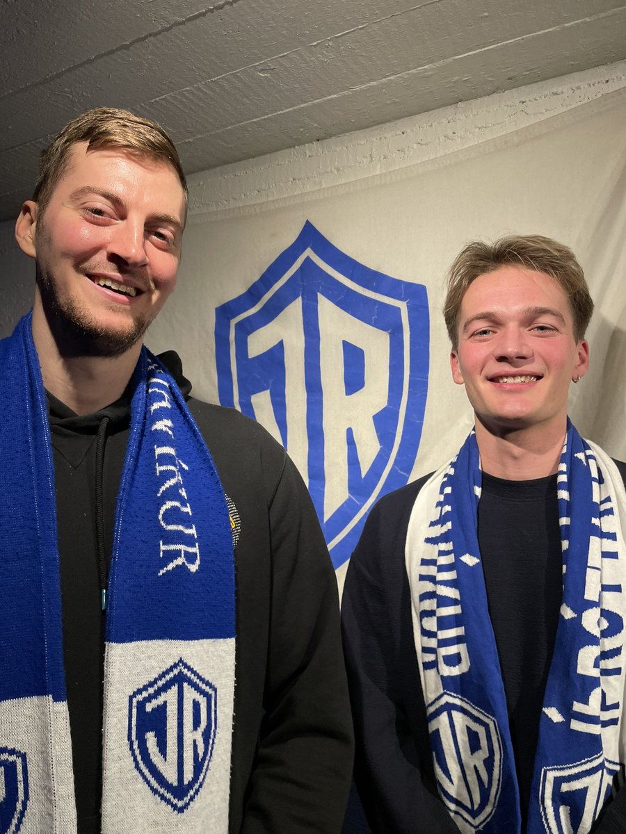 Vores Danskere!🇩🇰

Ég fékk mína uppáhalds dönsku körfuboltamenn í þátt. 3 sigrar í röð og skellihlæjandi!😍

Tveir ólíkir leikmenn og með ólíkar sögur. Mæli sko með!🤍💙

🎙️🎧👉 open.spotify.com/episode/0sIKAO…