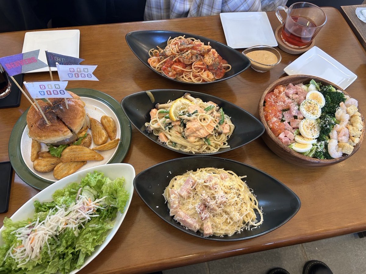 yuaaahDietter's tweet photo. 昨日は滝沢にあるAmerican cafe DENVERSさんに行ってきた🥺✨
今回はハンバーガーも食べられた🥰
全部美味しかったけど、個人的には季節のパスタが柚子と柚子胡椒効いて美味しかった☺️💓
お洒落でボリュームあるしオススメです🥺✌️
#滝沢グルメ #デンバーズ #DENVERS #滝沢ランチ https://t.co/YHCoDG4GBG