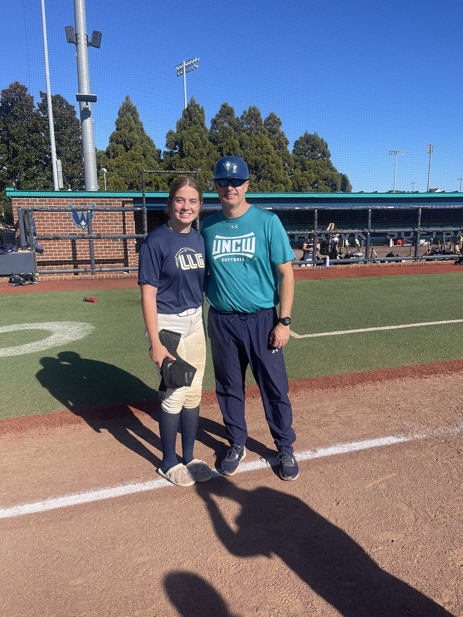 carlywoolard08's tweet photo. I had an amazing time at the uncw winter camp! The instruction was amazing and I learned so many new tricks thank you so much to the coaches and players!  
#Uncommitted #2026 #softball https://t.co/8thsjcMgzF