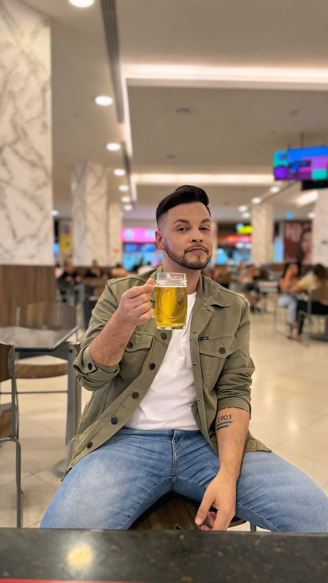 jeanruaro's tweet photo. Um homem q nao bebe,é um homem com sede🍻 https://t.co/rFoPJ9Jjfl