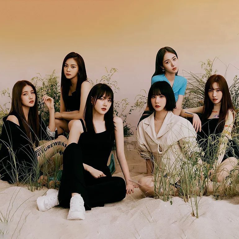 kchartsmaster's tweet photo. GFRIEND will reportedly attend the 39th Golden Disc Awards as a full group.

https://t.co/gRMp8DU8Lv https://t.co/qDb7I8bYkD