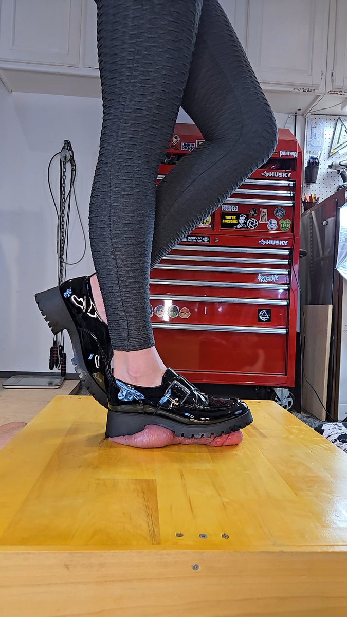berrys_trample's tweet photo. Beautiful marks were made with these. I nearly wanted to fuck My pet because he was so ribbed.
#shoes
#cocktrample
#balltrample
#cbt
#cbttrample
@tramplefan12003 https://t.co/naRUZFiK52