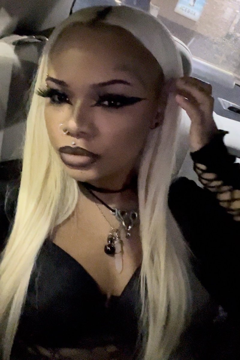 teribearsta's tweet photo. 👱🏽‍♀️🖤 https://t.co/3riax14Nbl