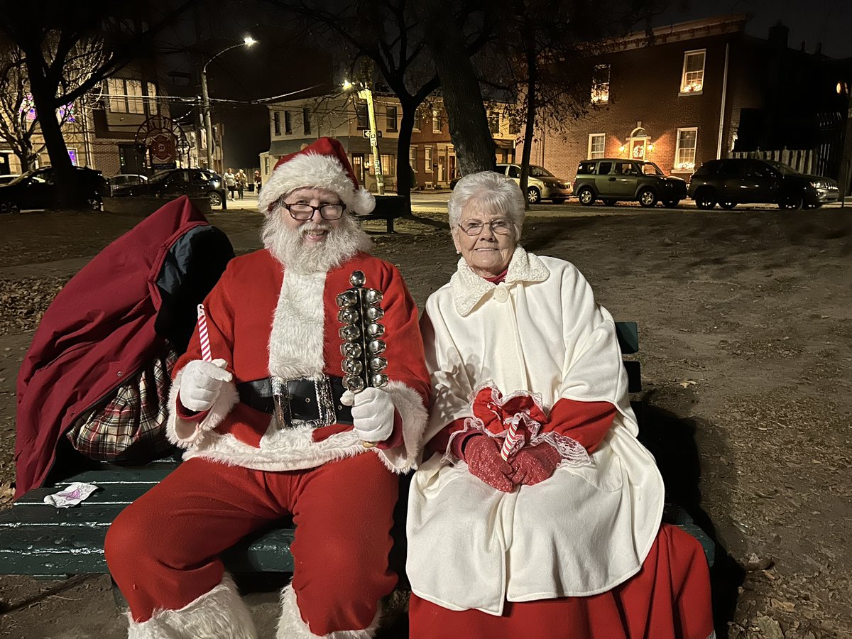 This is how we celebrate the holidays in Fishtown!

#fishtown #HolidaySingAlong #WinterHolidays