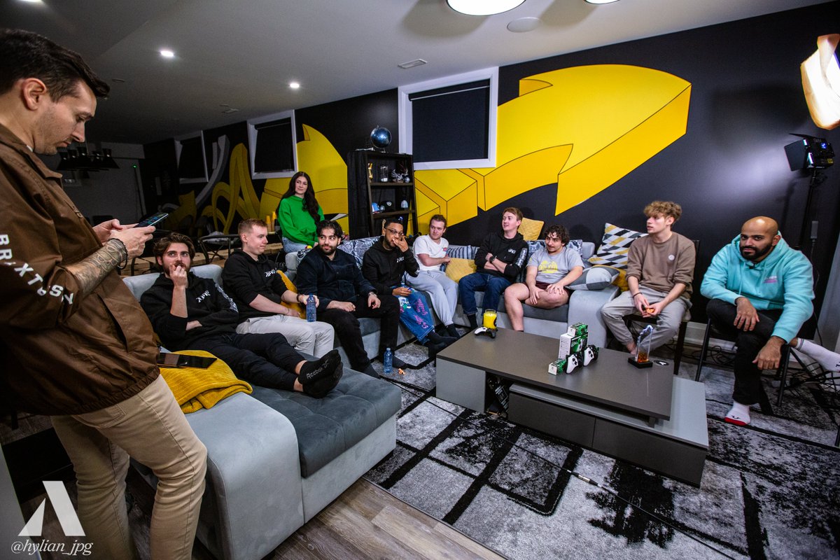 Stick around! We have MAFIA right after the break!

twitch.tv/lawler
twitch.tv/lethamyr_rl