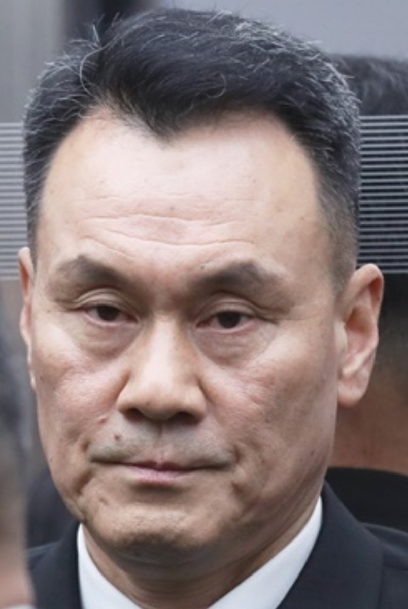 합참의장 김명수.
이 분이 북한을 공격하라는  대통령 지시를 거부해서 3차 대전의 위험을 막았습니다.

이 분을 기억해주세요!