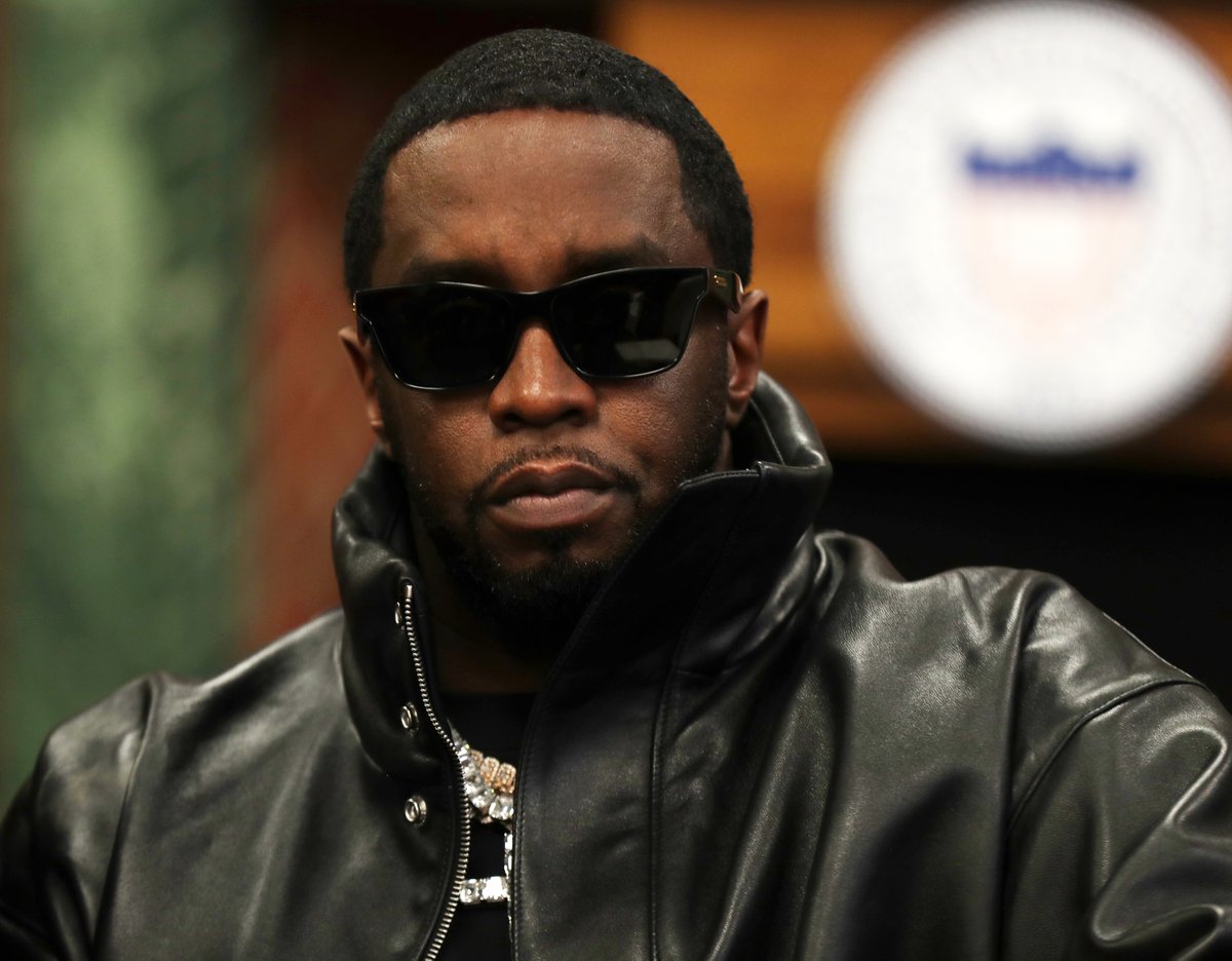 Complex's tweet photo. Jay-Z accused in a civil lawsuit of raping a 13-year-old girl in 2000 with Diddy. 

[via @NBCNews] https://t.co/wXqxu4VDEI