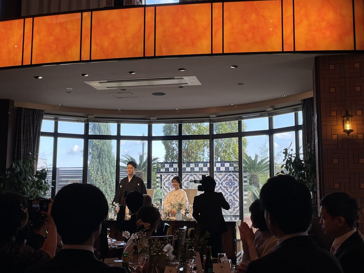HK_candk's tweet photo. 2024.12.7
すってきな結婚披露宴に参加させてもらいました💍
朝の新幹線でふたりの出会いやら、付き合うまでの過程とか、そんなんを色々思い出してたらすでに泣きそうになり、いざお式でふたりが入場してから涙腺崩壊した1日でした🥹🥹🥹
結婚おめでとう🎊末長くお幸せに💋
そしてこれからもよろしく🥰 https://t.co/wsDICwqqNc
