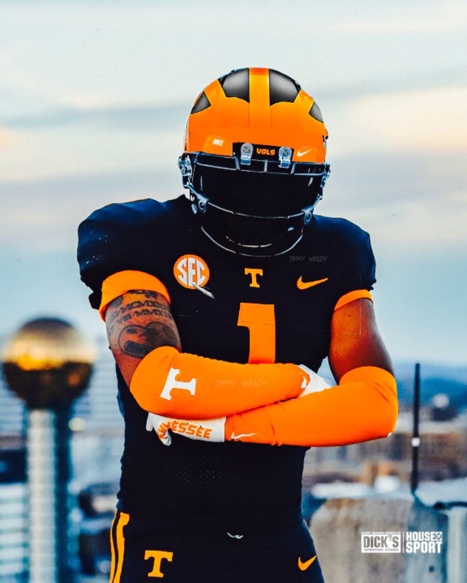 JDubb865's tweet photo. @BarstoolTenn Vols gonna have new helmets for Ohio State https://t.co/aYUjHidCLY
