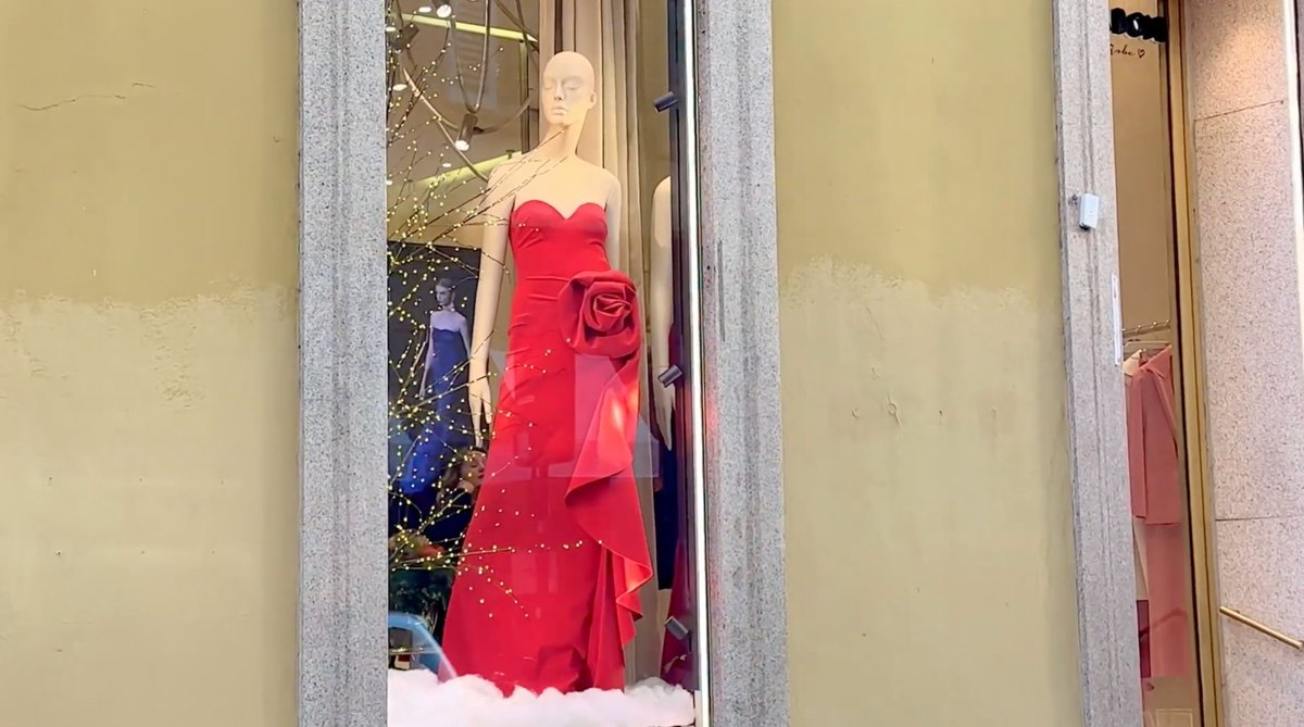 nori_miya's tweet photo. 🍕WINTER 2025❄️MILAN STREET FASHION 🇮🇹STYLISH &amp; EXPENSIVE WINTER OUTFITS #vanityfair #milanstreetstyle https://t.co/U4PTj27QoN https://t.co/4yV6E6Mfqr