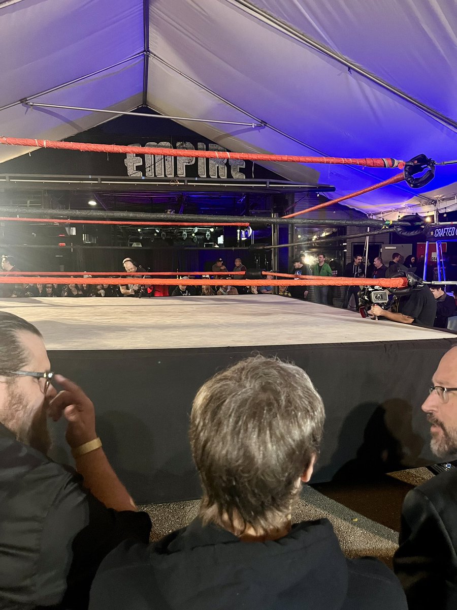 heelhairflips's tweet photo. second row is for the cool kids ❤️🖤
#inspirefuneral https://t.co/zfZ3vbKo5O