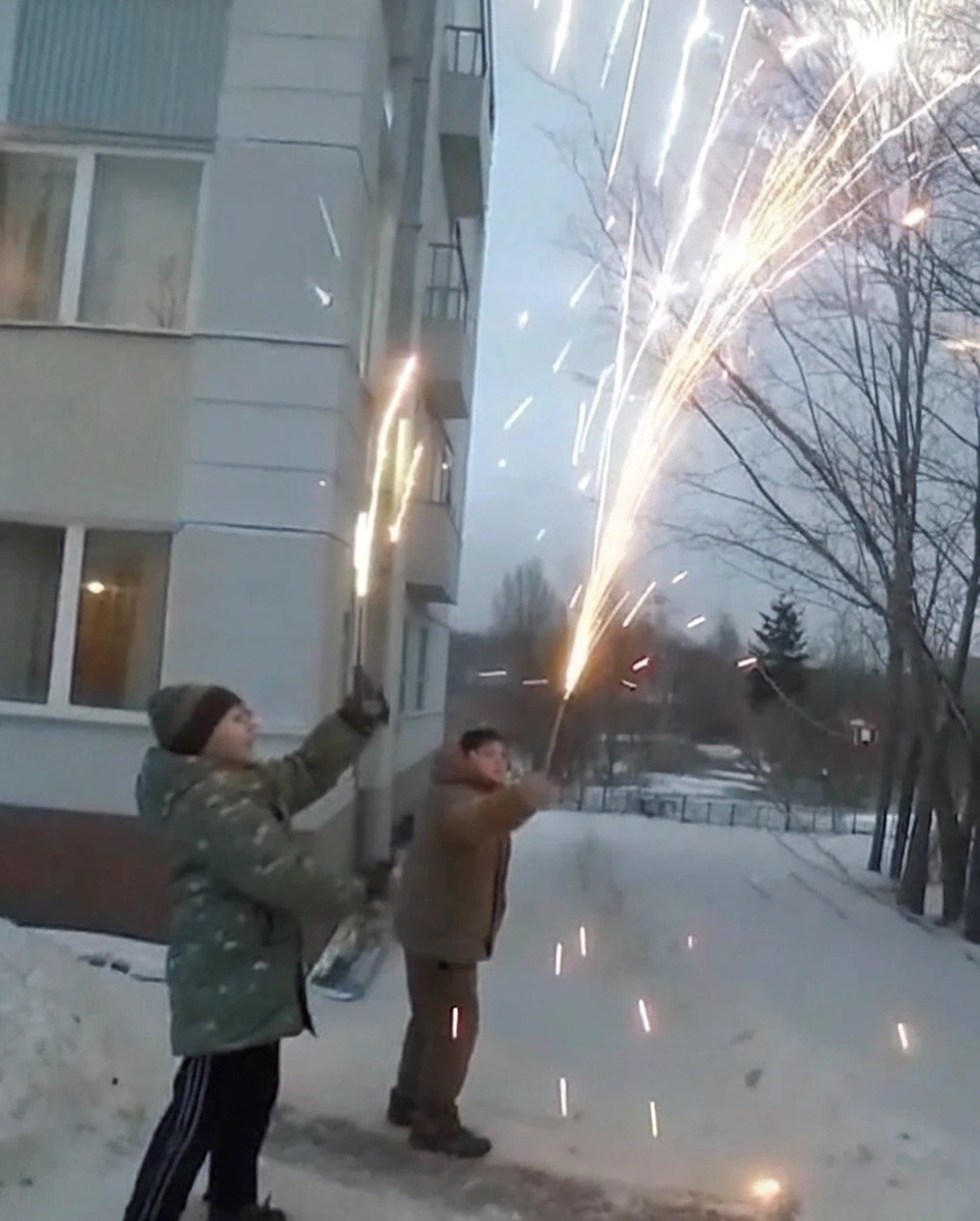 блять прошел всего день как я решил делиться и активно пользоваться тиндером…
все, товарищи, я влюбился после первого свидания и я ненавижу себя