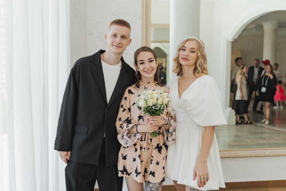 _vi_z_'s tweet photo. Была у меня подружка Вероника, так и осталась подружкой, вышла замуж кстати за какого то первого встречного, ну что еще ожидать от Вероники https://t.co/jD20s3KwBL