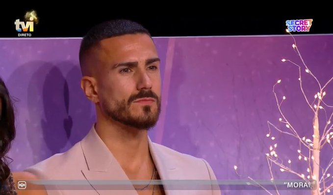 SÓ VIM FAZER ESTE TWEET PARA DIZER

ÉS IRRELEVANTE

aceita só quinaz 2.0 #sstvi