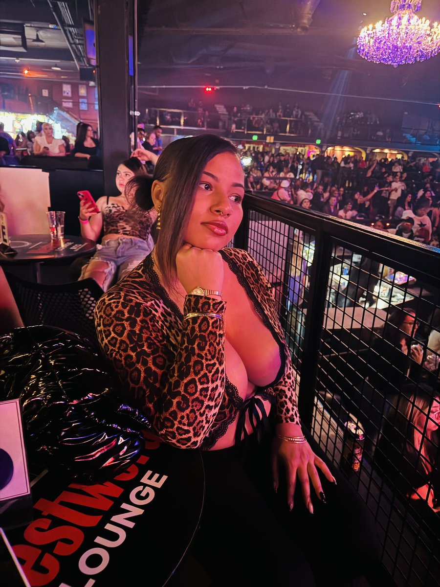 bosscurlz's tweet photo. Just here to drop some pics ✨🐆❤️ https://t.co/GmDzsmEMc0